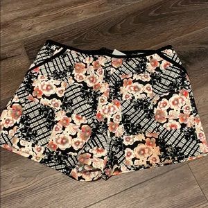 Mink Pink shorts, size L